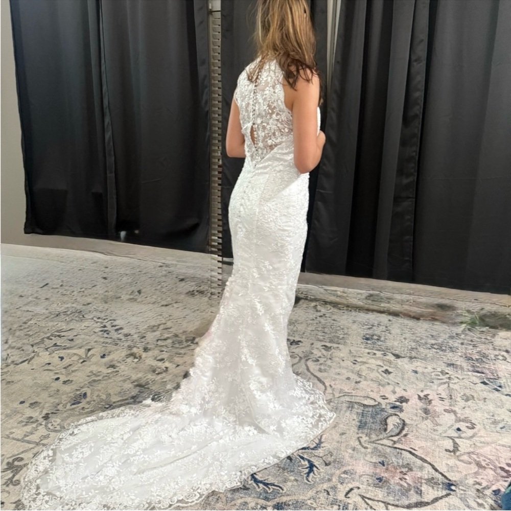 Elegant White Lace Wedding Dress